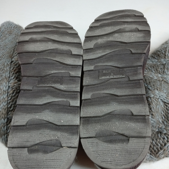 MukLuks Women's Gray Knit 4 button pull on faux fu - Picture 7 of 7